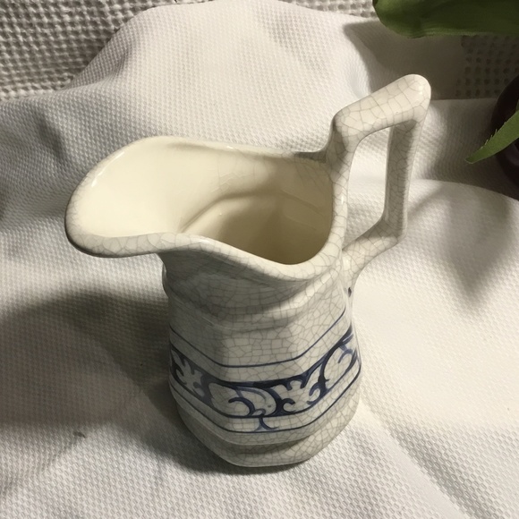 🐇Dedham Pottery~Potting Shed~RARE DESIGN~Milk Pitcher Blue Rabbit 5.5” tall🐇 - Picture 4 of 11